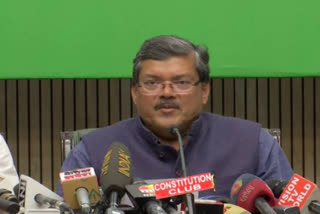 Congress leader Mukul Wasnik on Saturday at a joint press conference informed that AAP will contest 4 Lok Sabha seats in Delhi, Congress 3.