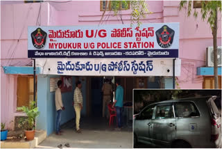 AP_People_Attack_on_Telangana_Police_in_YSR_District