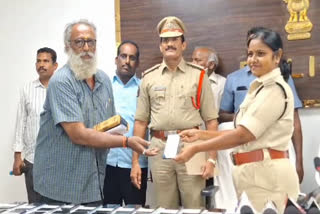 Police_Recovered_the_Stolen_Cell_Phones_in_Eluru_District