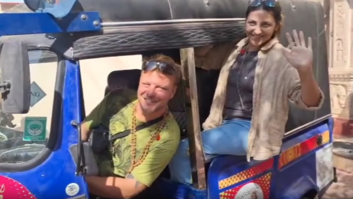 Italian Couple Embarks On Fifth India Tour, Currently In Rajasthan, By Their Autorickshaw 'Raja'