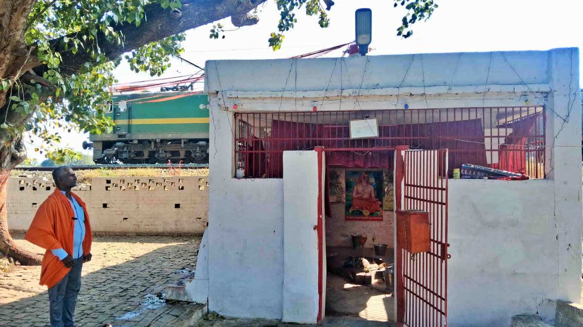 गया में रेल किनारे महादेव का मंदिर