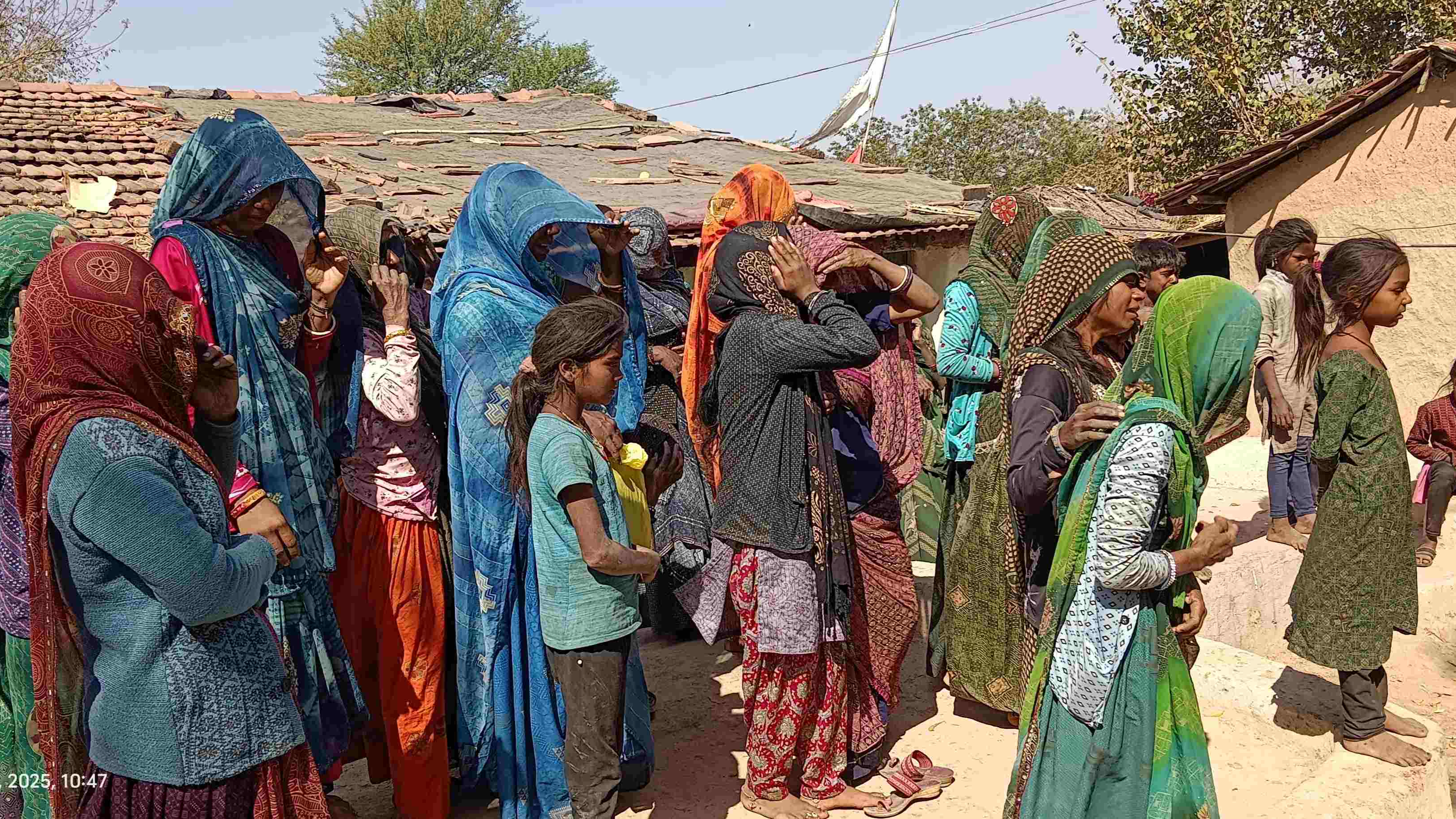 गमगीन माहौल में हुआ अंतिम संस्कार