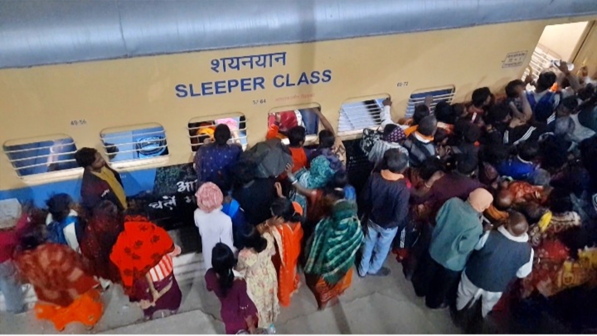 crowd of devotees at Chhapra