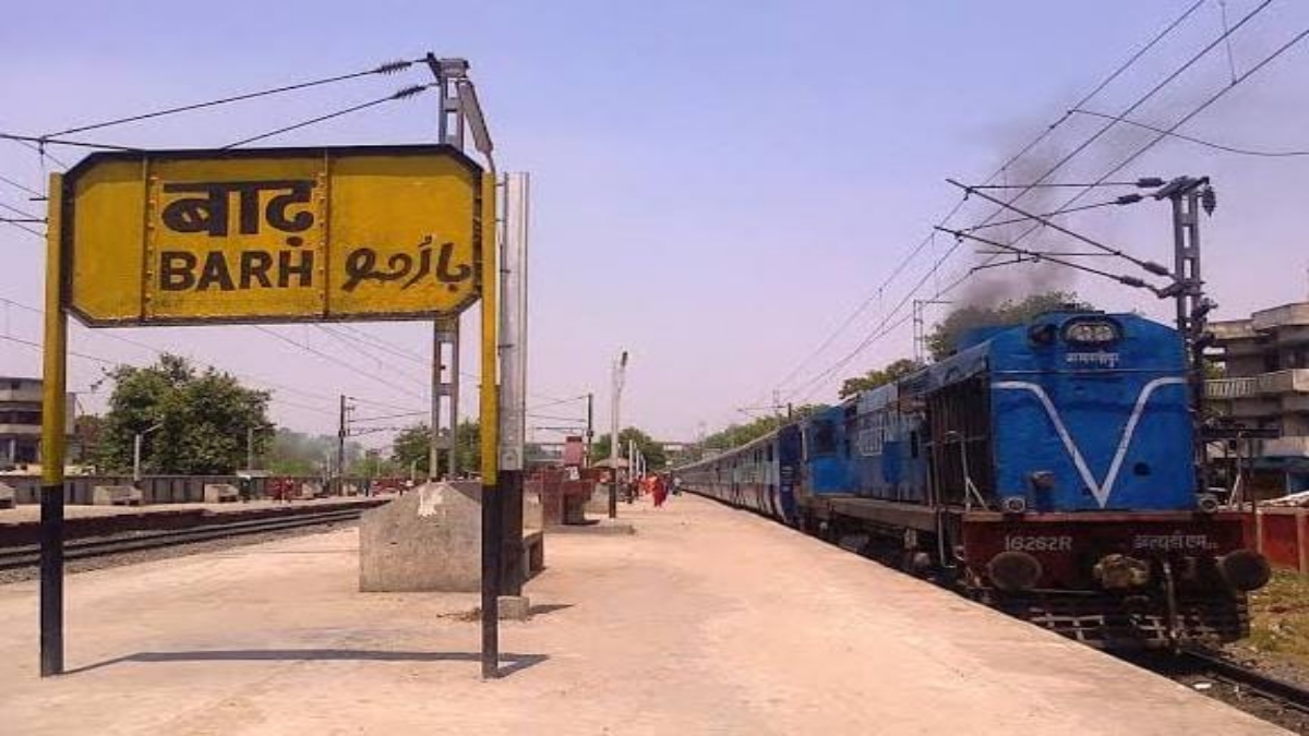 TRAIN CHAINED BY DRIVER AND GUARD