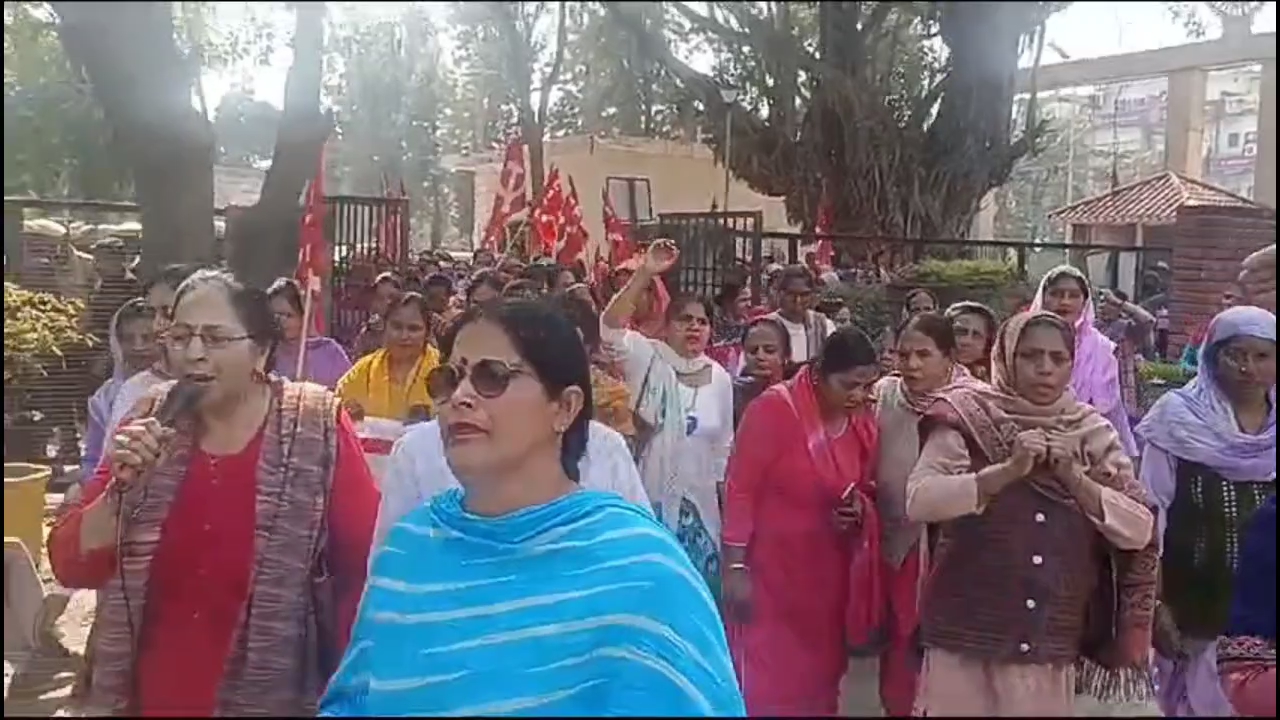 Demonstration of Anganwadi workers in Karnal