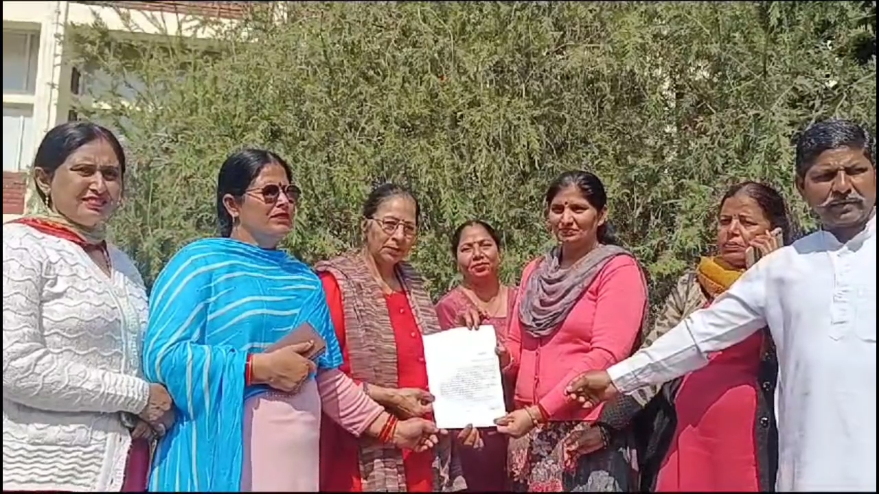 Demonstration of Anganwadi workers in Karnal