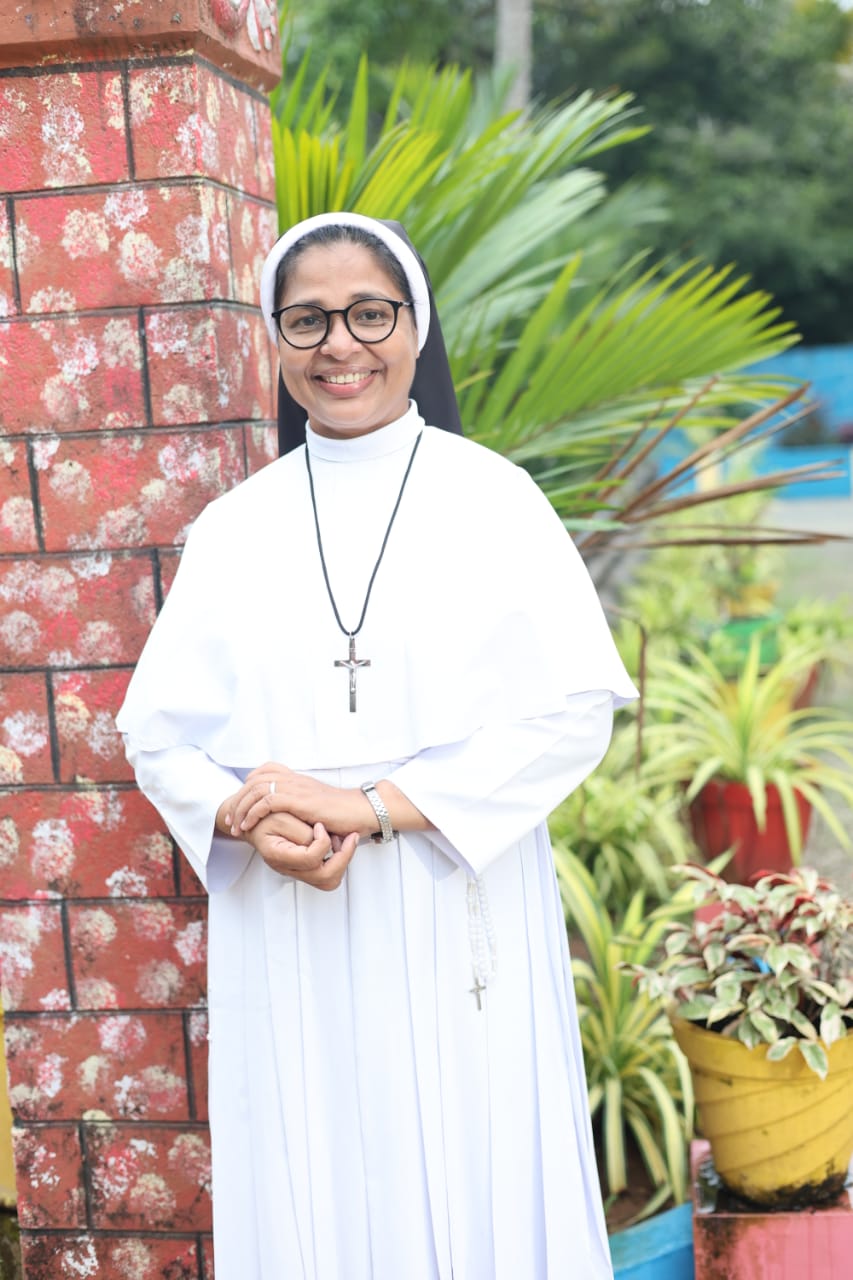 SIGN LANGUAGE TRANSLATOR  SIGN LANGUAGE SISTER ABHAYA  സിസ്റ്റർ അഭയ  സിസ്റ്റര്‍ അഭയ സ്‌പീച്ച് തെറാപ്പി