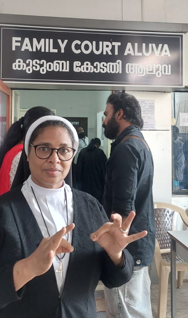 SIGN LANGUAGE TRANSLATOR  SIGN LANGUAGE SISTER ABHAYA  സിസ്റ്റർ അഭയ  സിസ്റ്റര്‍ അഭയ സ്‌പീച്ച് തെറാപ്പി