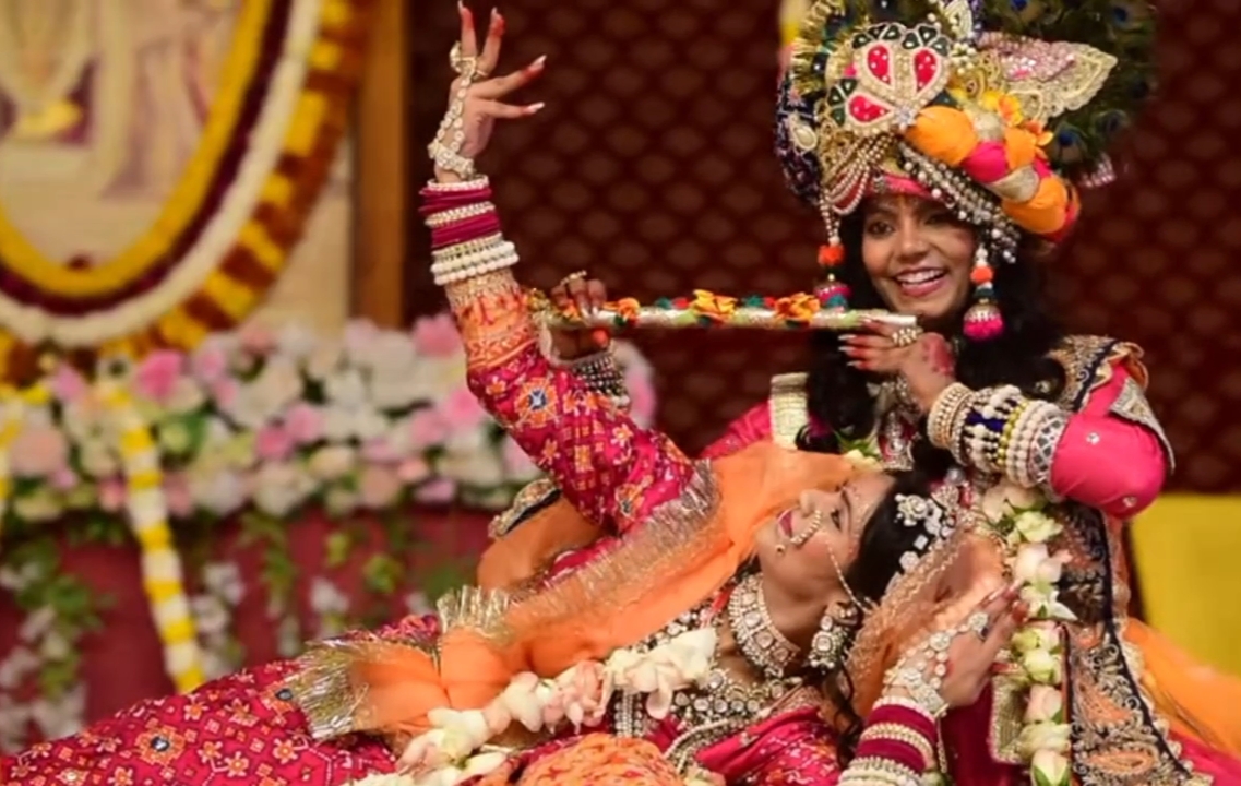 Artists in the form of Radha Rani and Krishna in Fagotsav