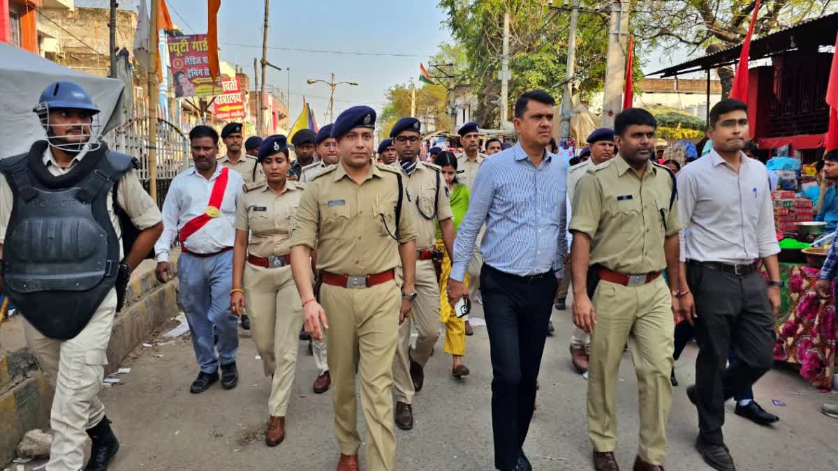 रोहतास पुलिस का फ्लैग मार्च