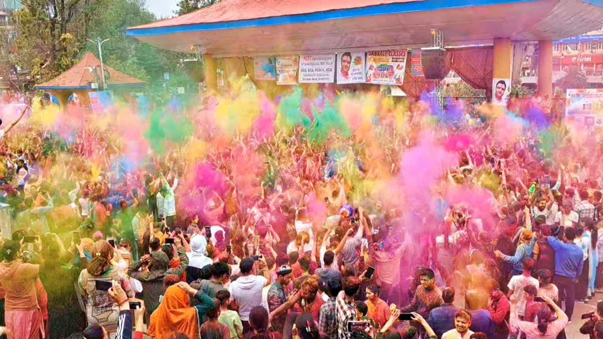 Holi Celebration in Choti Kashi Mandi