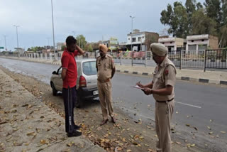 Robbers robbed a car parked on the roadside in Giddarbaha, police are investigating