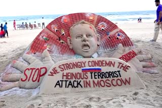 Condemned terrorist attack in Moscow by making sand sculpture