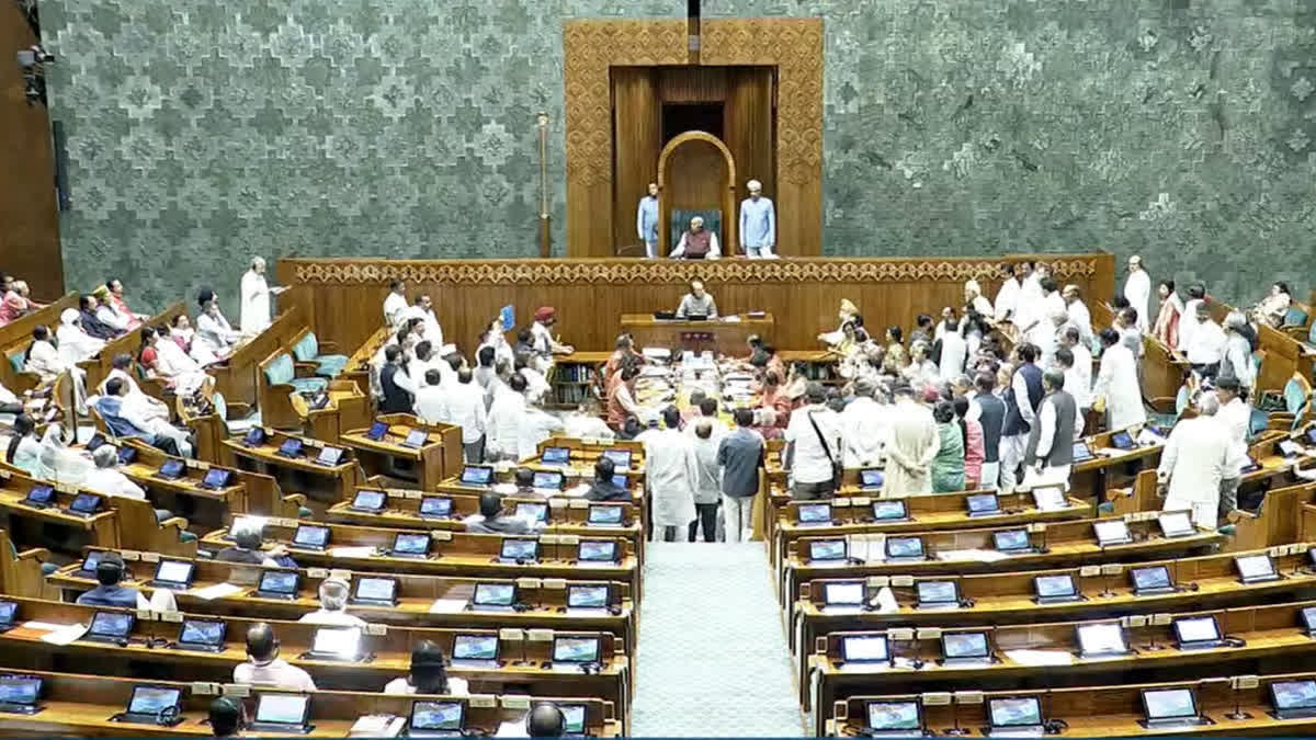 پارلیمنٹ ہاؤس میں تنخواہ کا معاملہ