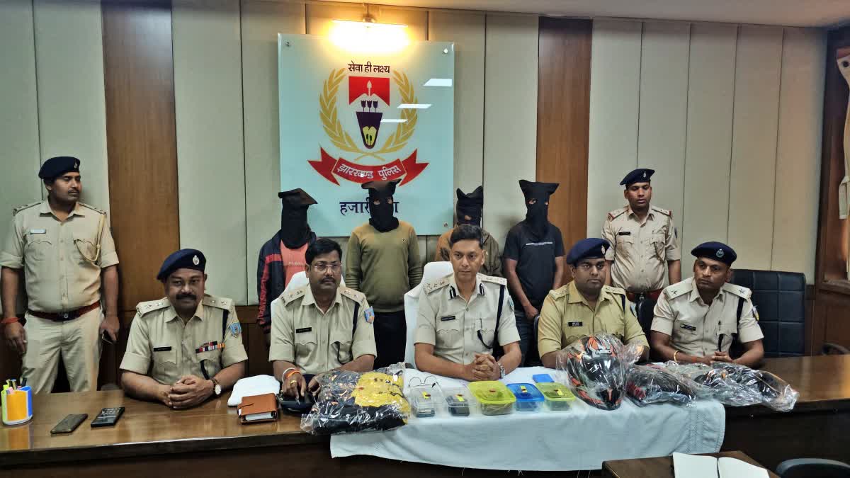 हजारीबाग में एनटीपीसी के डीजीएम कुमार गौरव की हत्या मामले में पुलिस ने चार लोगों को गिरफ्तार किया। हजारीबाग में एनटीपीसी के डीजीएम कुमार गौरव की हत्या मामले में पुलिस ने चार लोगों को गिरफ्तार किया।