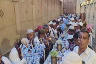 इफ्तार की मेजबानी