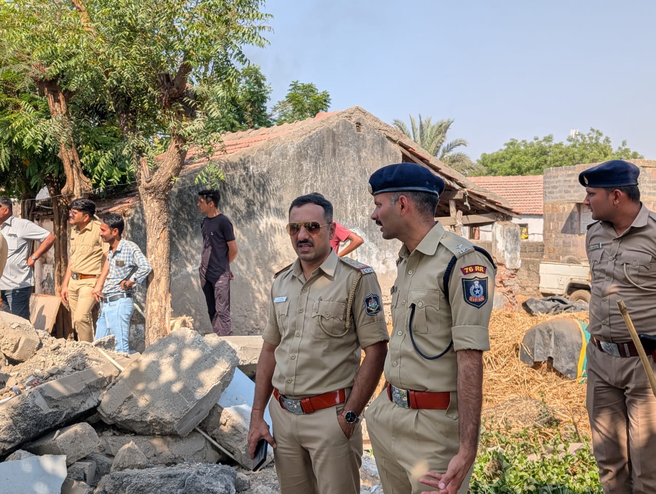 પોલીસે તંત્રને સાથે રાખી કાર્યવાહી કરી