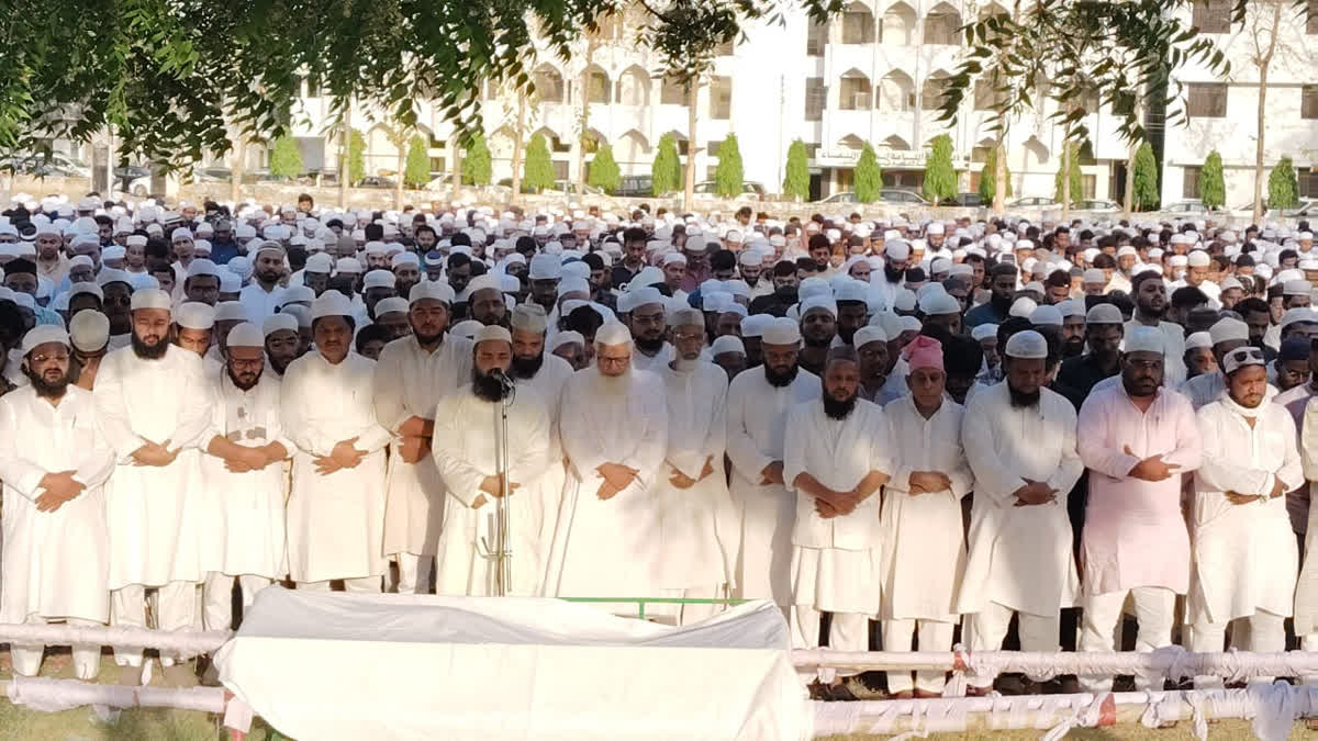 ہزاروں نم آنکھوں کے ساتھ مولانا عبدالعلیم فاروقی سپرد خاک، جنازے کی نماز میں بڑی تعداد میں لوگوں نے کی شرکت