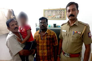 police helped a 5 years old boy reach to his parents who had forgotten his home address in Poonamallee
