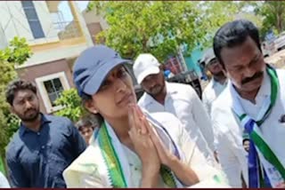 women_stopped_ysrcp_mla_shilpa_wife_campaign_in_nandyala