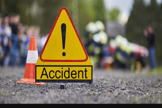 Youth going to  baraat dies in road accident in banwara, two girls injured