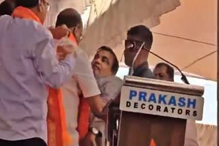 UNION MINISTER NITIN GADKARI  ELECTION RALLY IN YAVATMAL  LOK SABHA ELECTION2024  ഗഡ്‌ക്കരി കുഴഞ്ഞു വീണു