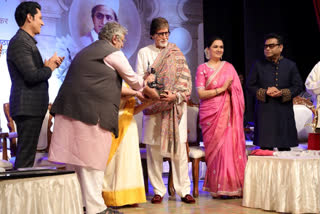 Amitabh Bachchan received the Lata Deenanath Mangeshkar Puraskar award, expressing his gratitude to Hridyanath Mangeshkar for inviting him to the ceremony. Bachchan apologised for not being present last year due to illness, which was a lie as he didn't want to come there. But, this year, had no excuse.