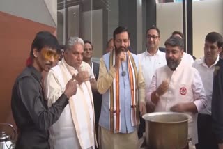 Dolly Chaiwala Serves Tea To Haryana CM Nayab Saini In Gurugram