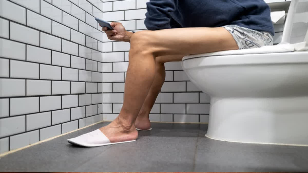 Do you also watch mobile while sitting in toilet? Then be careful, this can cause serious disease