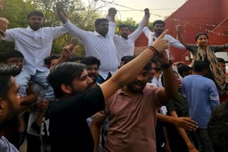 جے این یو طلباء یونین انتخابات کی صدارتی بحث میں گونجا پہلگام، وقف ترمیمی بل اور غزہ کا مسئلہ