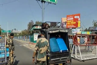 Pakistani Nationals Flock To Attari-Wagah Border To Return Home