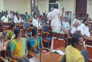வார்த்தையால் மோதிக்கொண்ட திமுக, அதிமுக மாமன்ற உறுப்பினர்கள்