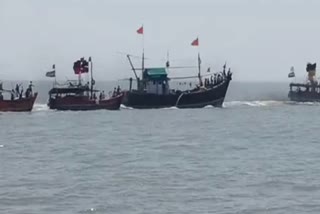 Maharashtra: 3 Goes Missing As Boat Capsizes Off Vengurla Port