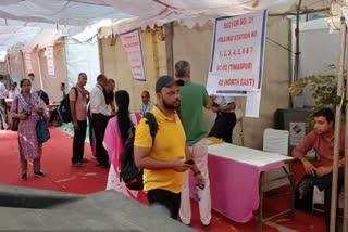 दिल्ली में मतदान केंद्रों पर मतदाताओं के लिए विशेष व्यवस्था का इंतजाम