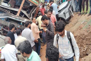 आंध्र प्रदेश में भीषण सड़क हादसा