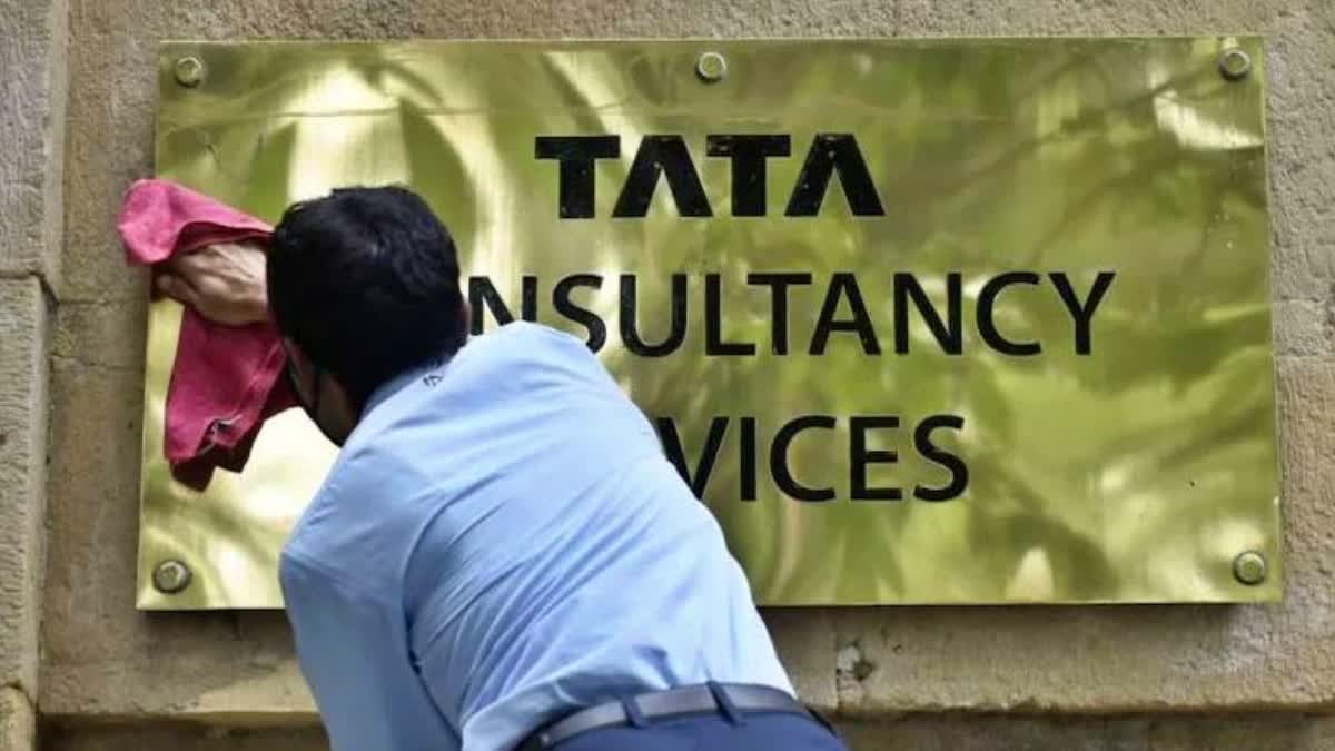 TCS IT jobs  recruitment process  Tata Consultancy Services  TCS careers  TCS scandal news  ನಾಲ್ಕು ಅಧಿಕಾರಿಗಳು ಅಮಾನತು  100 ಕೋಟಿ ವ್ಯವಹಾರ ನಡೆದಿರುವ ಶಂಕೆ  ಟಿಸಿಎಸ್‌ನ ನೇಮಕಾತಿ ಪ್ರಕ್ರಿಯೆಯಲ್ಲಿ ಅಕ್ರಮ  ದೈತ್ಯ ಸಂಸ್ಥೆ ಟಾಟಾ ಕನ್ಸಲ್ಟೆನ್ಸಿ ಸರ್ವಿಸಸ್  ಉದ್ಯೋಗ ನೀಡುವುದಕ್ಕೆ ಲಂಚ
