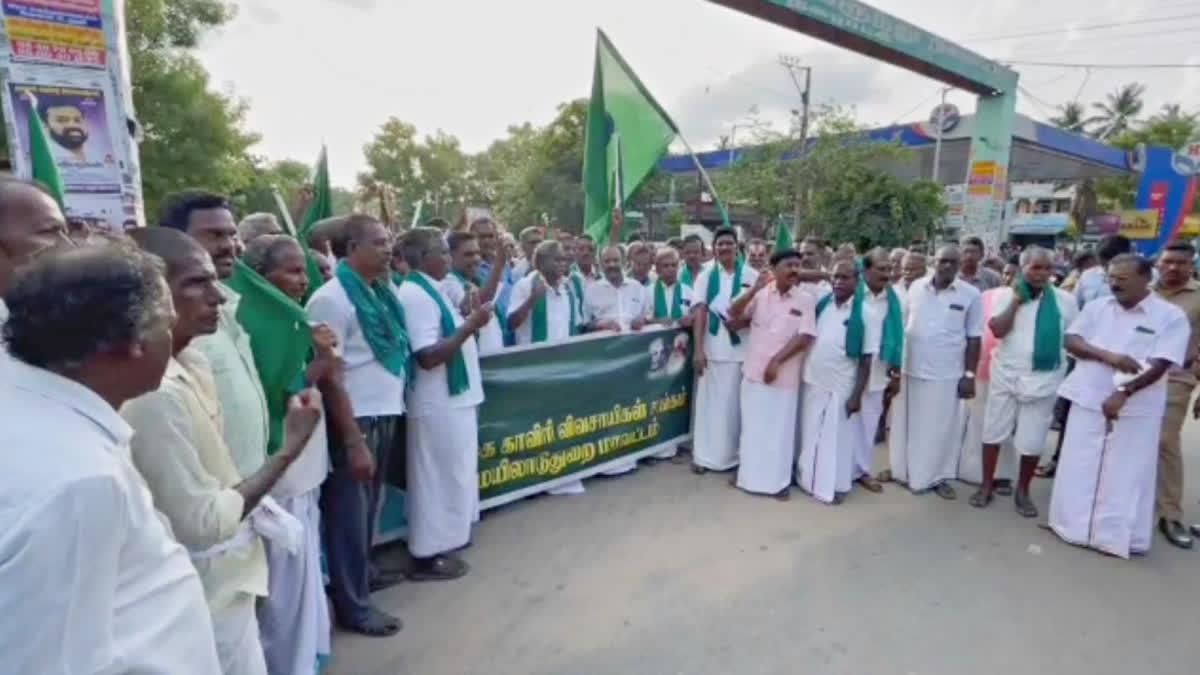 Protest in front of Sirkazhi bus station lead by Coordination Committee of All Farmers Association PR Pandian and warned the government