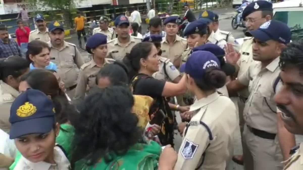 indore congress leaders protest against irani