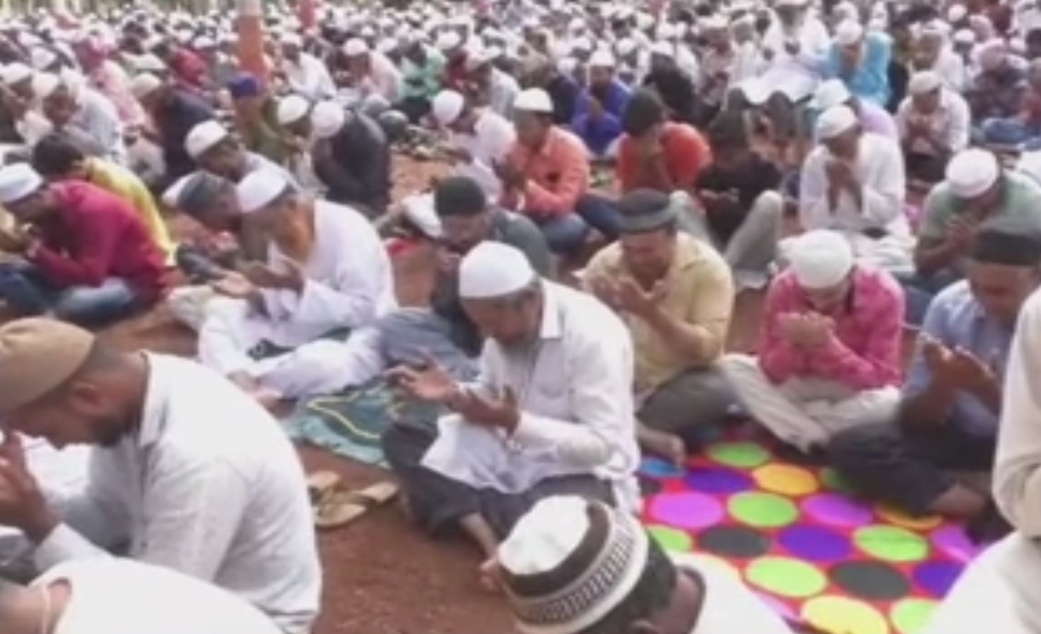 Muslim brothers tearful in mass prayer for rain