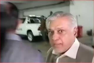 Pak Finance Minister Slaps Journalist