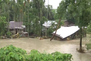 آسام کے سولہ اضلاع میں تقریباً پانچ لاکھ لوگ سیلاب سے متاثر