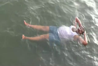 Billu unique swimmer in Narmada river