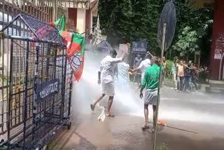 kottayam  yuva morcha march  fake certificate  bjp  k vidhya  nikhil thomas  സർട്ടിഫിക്കറ്റ് കച്ചവടം അവസാനിപ്പിക്കുക  കോട്ടയത്ത് യുവമോര്‍ച്ച് മാര്‍ച്ച്  സംഘര്‍ഷം  പൊലീസ് ജലപീരങ്കി പ്രയോഗിച്ചു  കെ വിദ്യ  കോട്ടയം ഏറ്റവും പുതിയ വാര്‍ത്ത