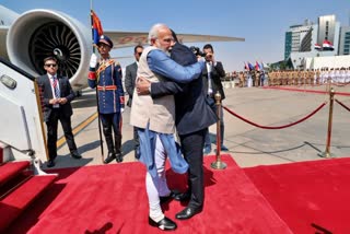 narendra modi reached Egypt  modi reached Cairo  modi egypt visit  Abdel Fattah El Sisi  egypt president  ഈജിപ്‌ഷ്യൻ ആചാരപ്രകാരം സ്വീകരണം  നരേന്ദ്ര മോദി  മൊസ്‌തഫ മദ്ബൗലി  അബ്‌ദുൽ ഫത്താഹ് എൽ സിസി  മോദി ഈജിപ്‌തിലെത്തി