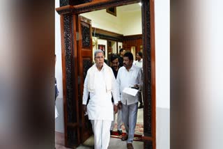 Etv Bharatcm-siddaramaiah-opened-the-south-door-of-the-vidhan-soudha-which-had-been-closed-due-to-vastu-problem