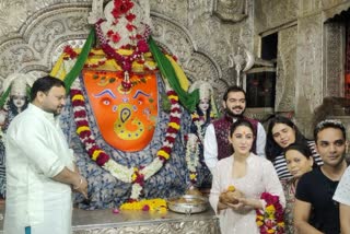 sara ali khan worships at khajrana temple