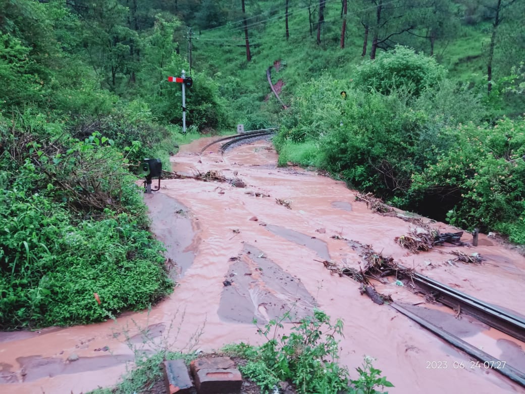 landslide on kalka shimla railway track