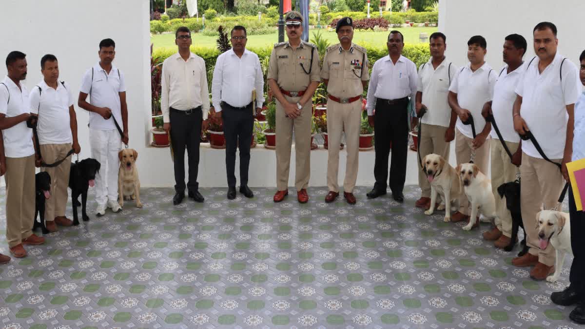 Trained Labrador dogs team joined police in Jharkhand