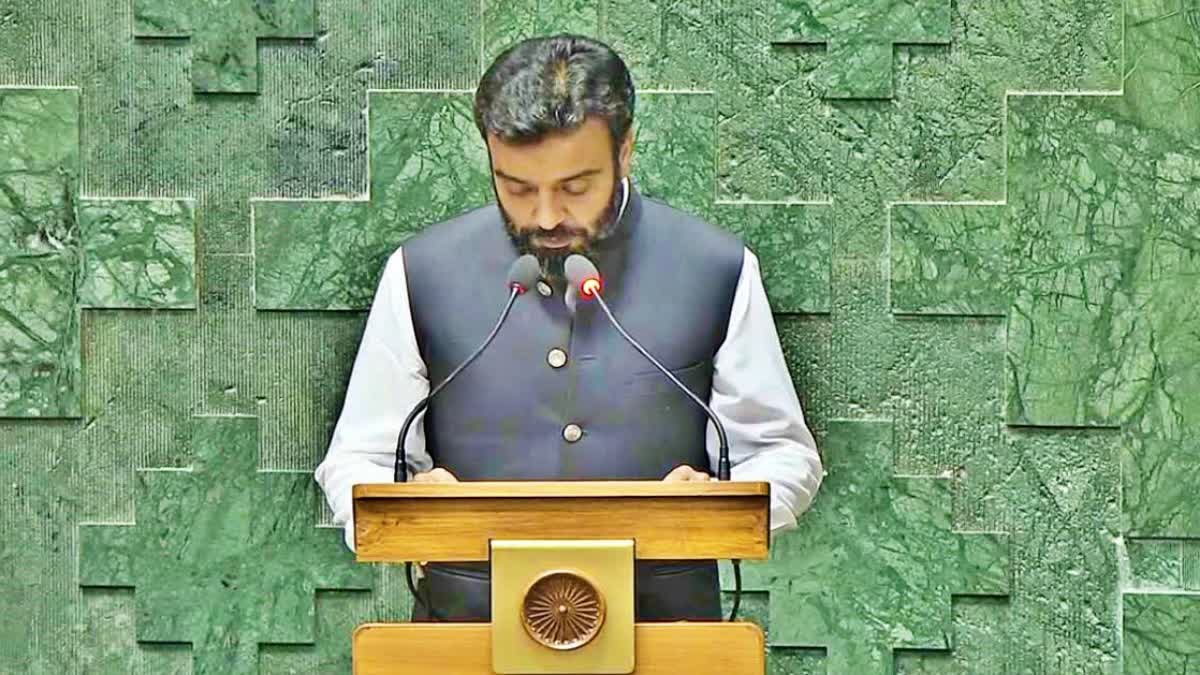 Aga Syed Ruhullah Mehdi Takes Oath in Kashmiri