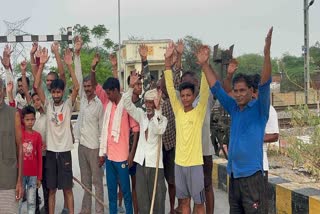 Villagers protest against permanent closure of railway gate in raebareli news in hindi